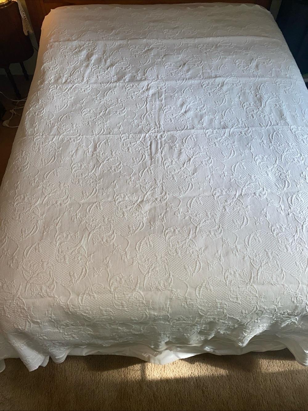 Matelasse Scalloped Edge 84” x 88” Full Queen White Coverlet Quilt -AA18
